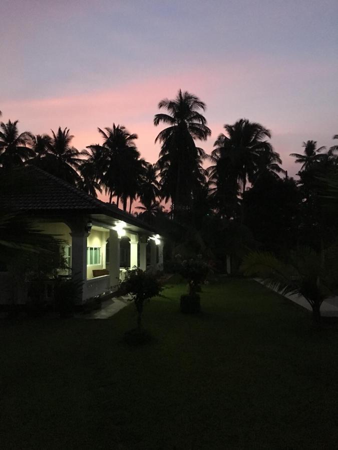 Palm Gardens Resort, Bang Saphan Exterior foto