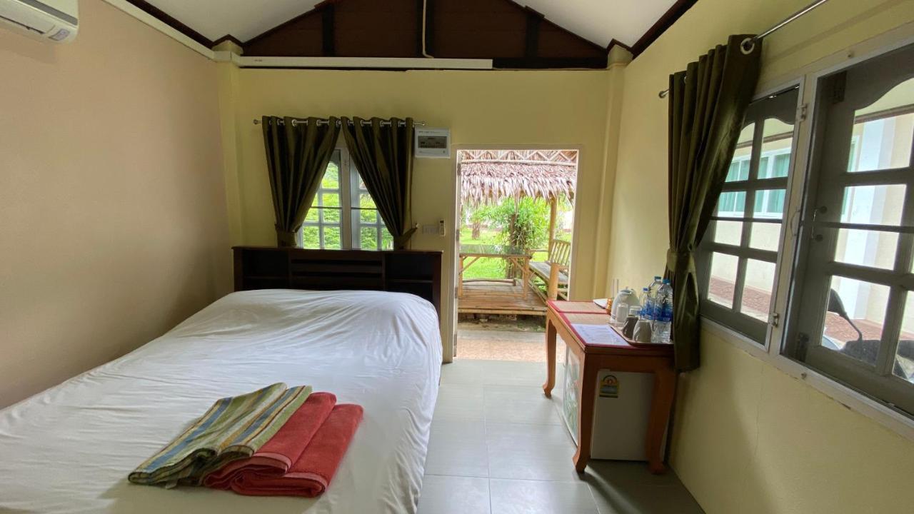 Palm Gardens Resort, Bang Saphan Exterior foto