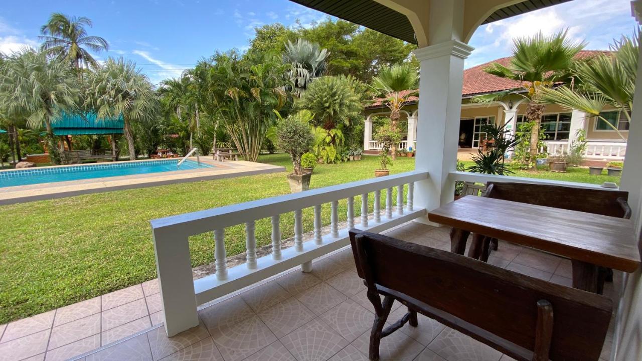 Palm Gardens Resort, Bang Saphan Exterior foto