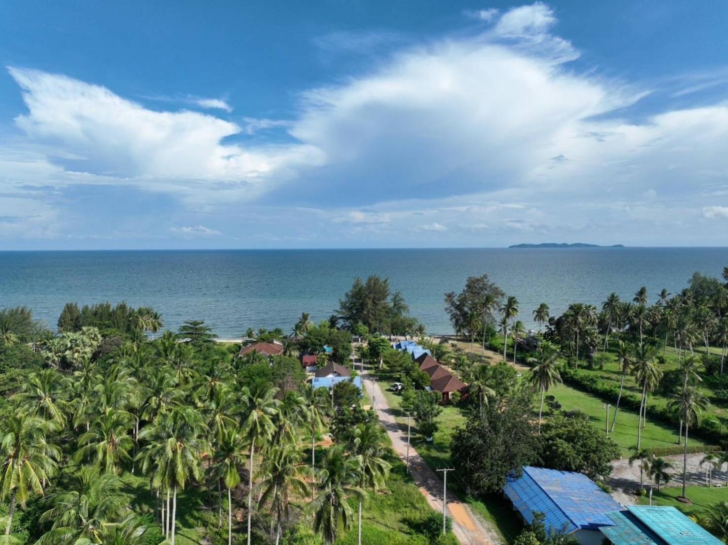Palm Gardens Resort, Bang Saphan Exterior foto